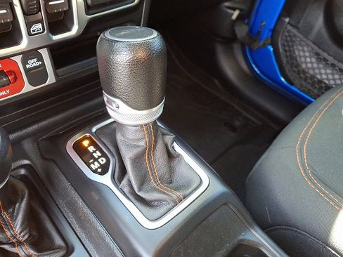 Used 2022 Jeep Gladiator Mojave w/ Dual Top Group AWD/4WD image 15