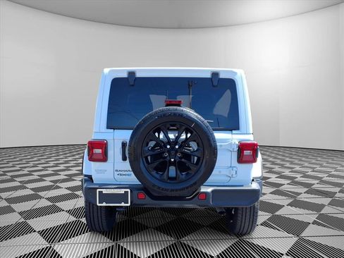 Used 2025 Jeep Wrangler Sahara AWD/4WD image 6