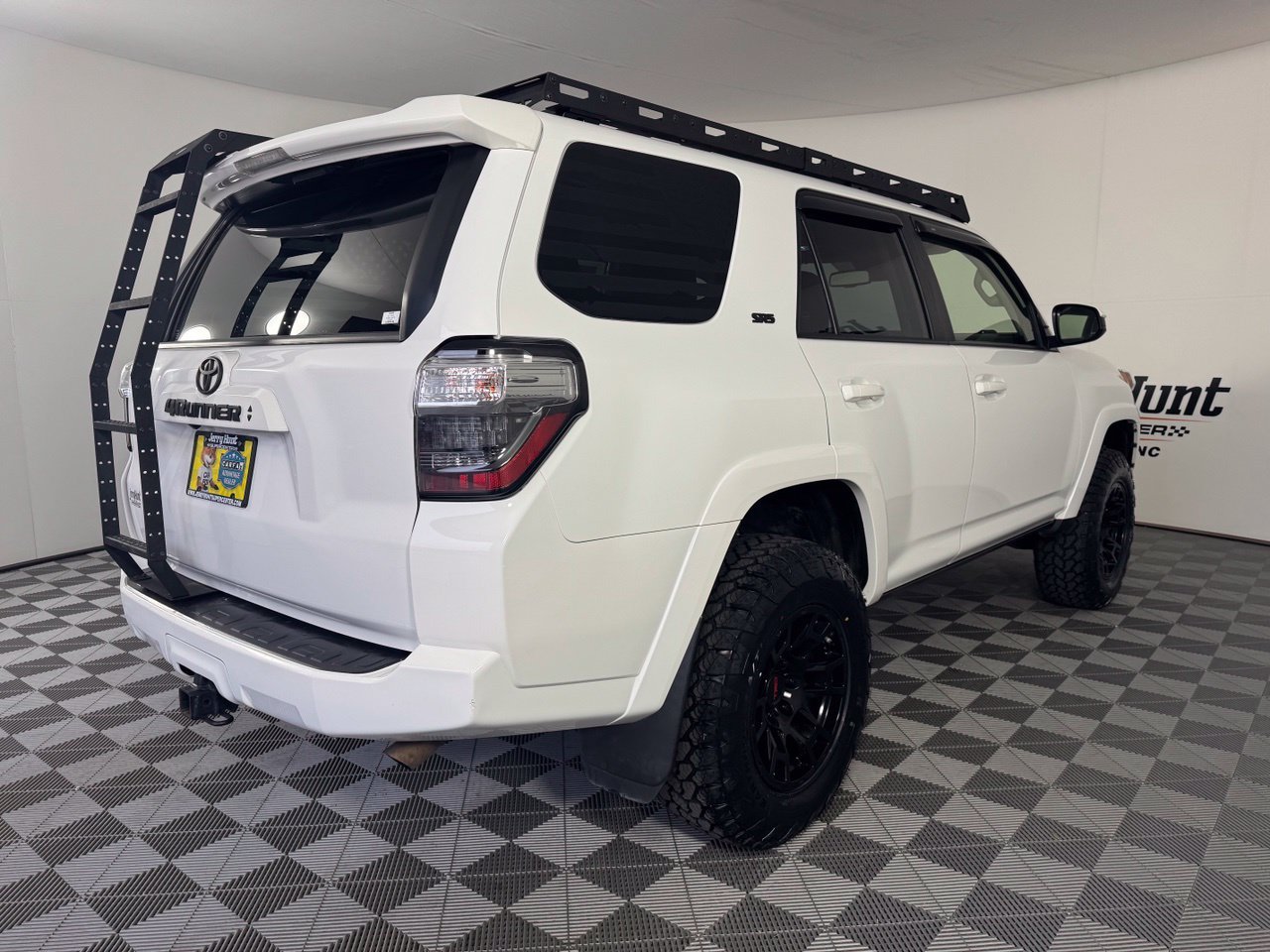 Used 2021 Toyota 4Runner SR5 AWD/4WD image 6