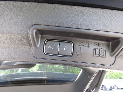 Used 2021 Ford Explorer XLT w/ Equipment Group 202A AWD/4WD image 19