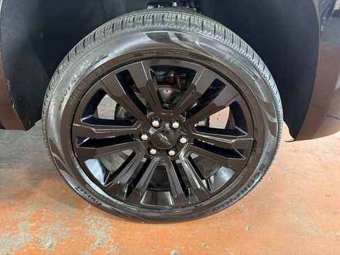 Used 2018 Chevrolet Tahoe LT w/ Luxury Package AWD/4WD image 8