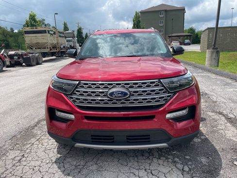 Used 2022 Ford Explorer Limited w/ Equipment Group 301A AWD/4WD image 2