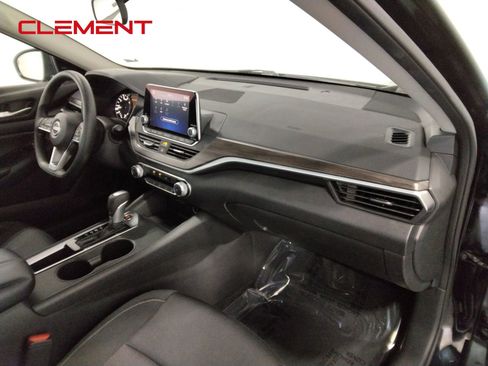 Used 2025 Nissan Altima 2.5 SV image 39