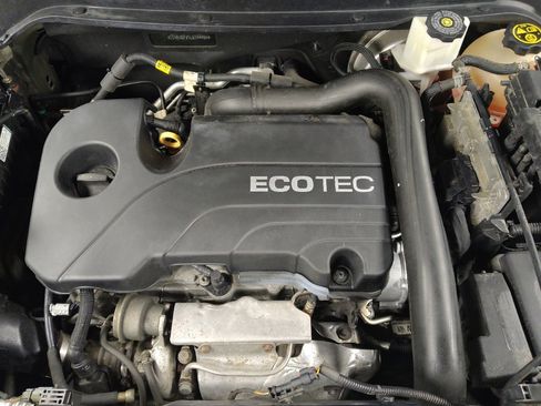 Used 2020 Chevrolet Equinox LS image 30