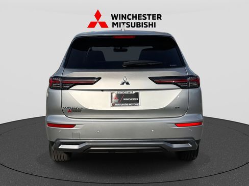 New 2025 Mitsubishi Outlander SE image 3