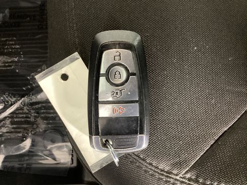 Used 2023 Ford Explorer XLT image 35