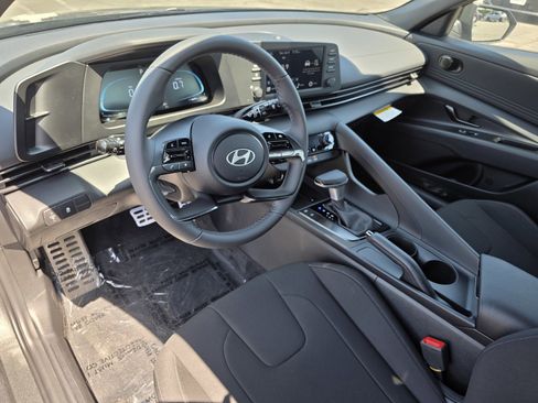 New 2025 Hyundai Elantra Sport image 18