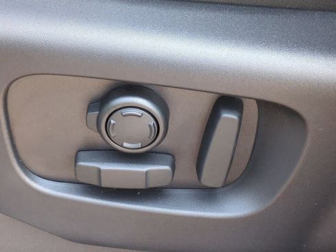 New 2025 Land Rover Discovery Dynamic SE image 17