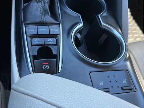 Used 2018 Toyota Camry XLE w/ Audio Package FWD image 17