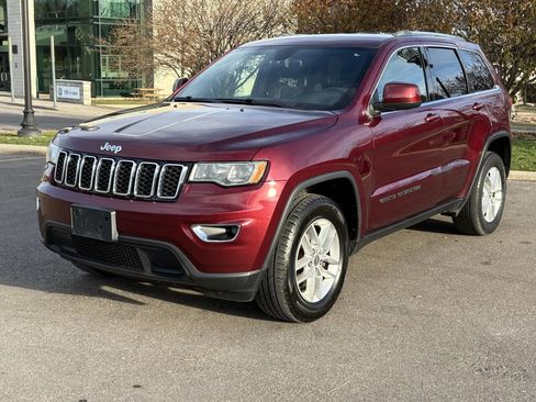 Used 2018 Jeep Grand Cherokee Laredo image 3
