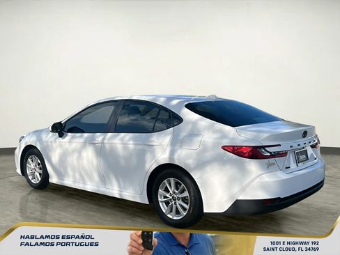 Used 2025 Toyota Camry LE image 4
