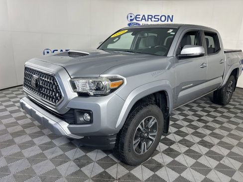 Used 2019 Toyota Tacoma TRD Sport image 1