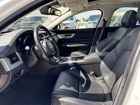 Used 2018 Jaguar XF 25t image 12