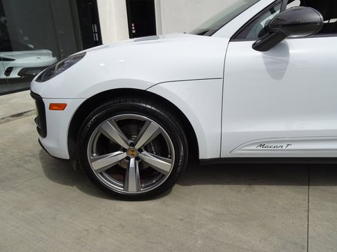 Used 2023 Porsche Macan Turbo image 10