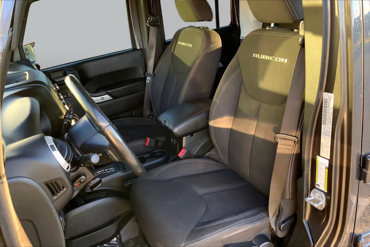 Used 2017 Jeep Wrangler Unlimited Rubicon AWD/4WD image 7