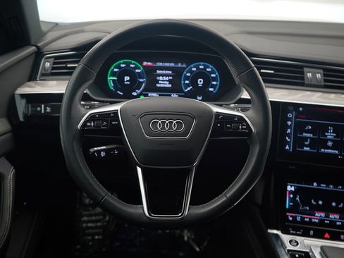 Used 2024 Audi Q8 e-tron Premium Plus w/ Premium Plus Package image 9