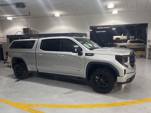 Used 2022 GMC Sierra 1500 AT4 w/ Technology Package AWD/4WD image 10
