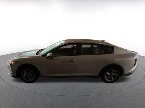 Used 2025 Kia K4 LXS image 8