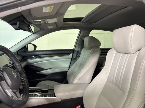 Used 2019 Honda Accord Touring image 17