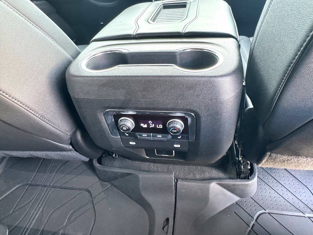Used 2024 Chevrolet Tahoe Z71 w/ Luxury Package AWD/4WD image 29