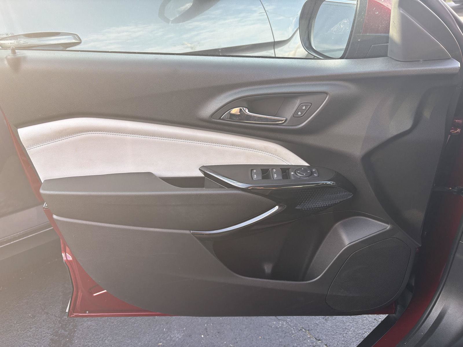 Used 2025 Chevrolet Trax LT FWD image 3