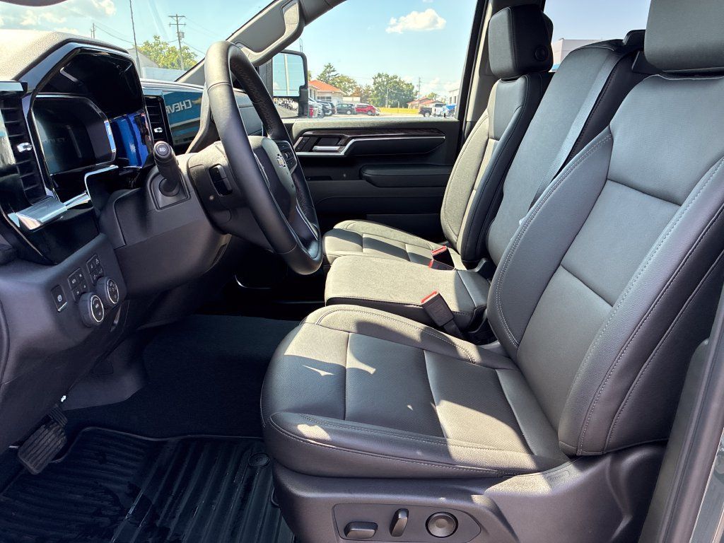 Used 2026 Chevrolet Silverado 3500 LTZ AWD/4WD image 10