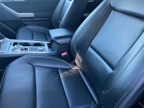 Used 2024 Ford Explorer XLT w/ Equipment Group 202A image 17