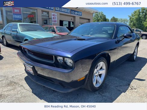 Used 2012 Dodge Challenger SXT RWD image 1