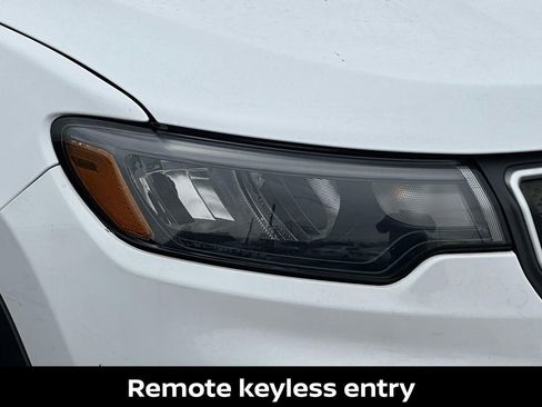 Used 2022 Jeep Compass Latitude image 9