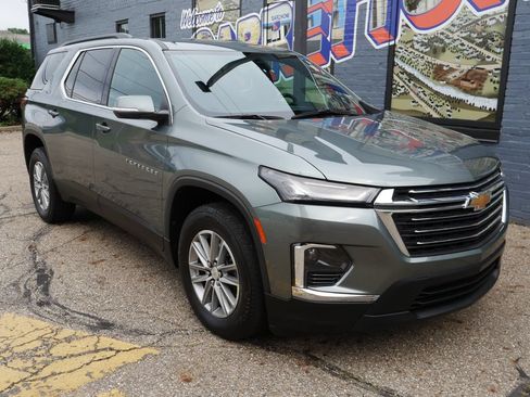 Used 2023 Chevrolet Traverse LT FWD image 38