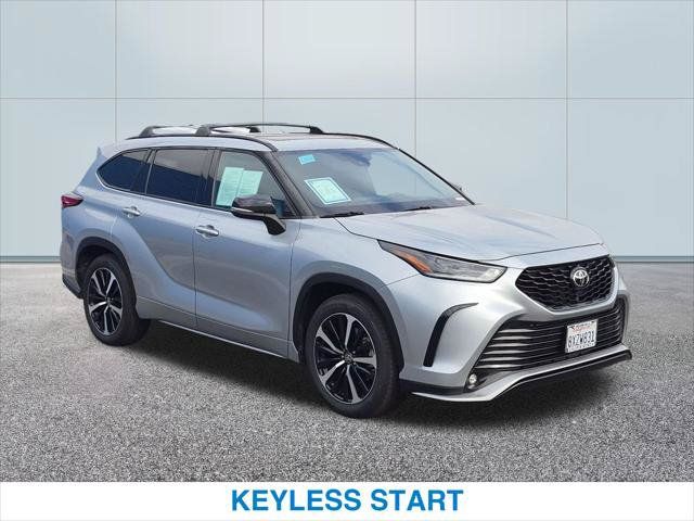Used 2021 Toyota Highlander XSE FWD image 4