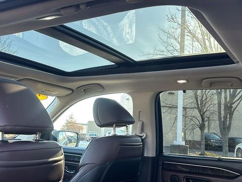 Certified 2024 Honda Pilot Elite image 32