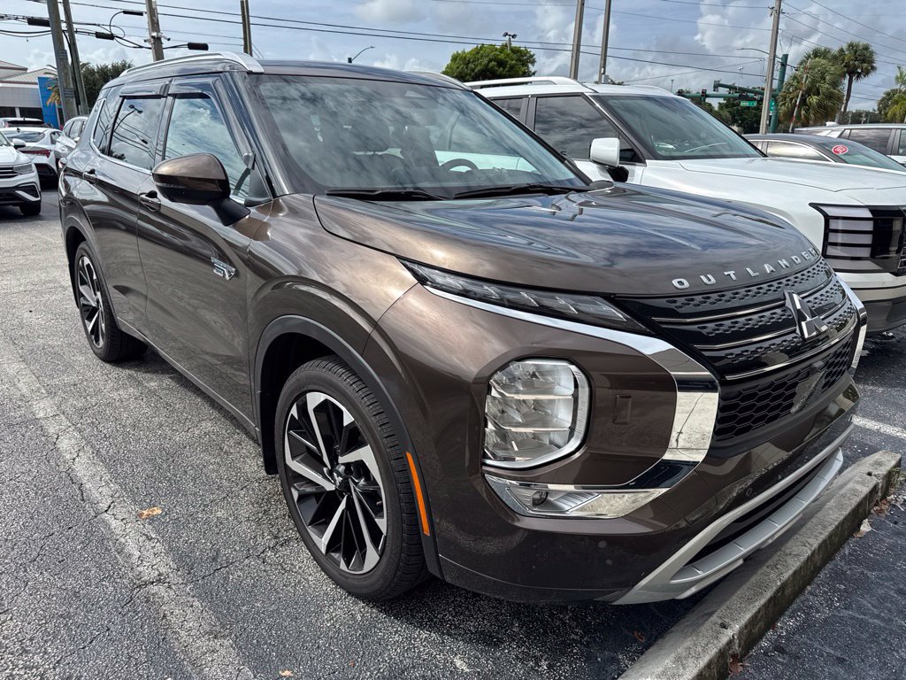 Used 2024 Mitsubishi Outlander 4WD Plug-In Hybrid image 13
