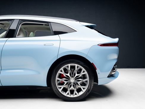 Used 2023 Aston Martin DBX image 19