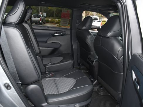 New 2026 Toyota Highlander XSE AWD/4WD image 10