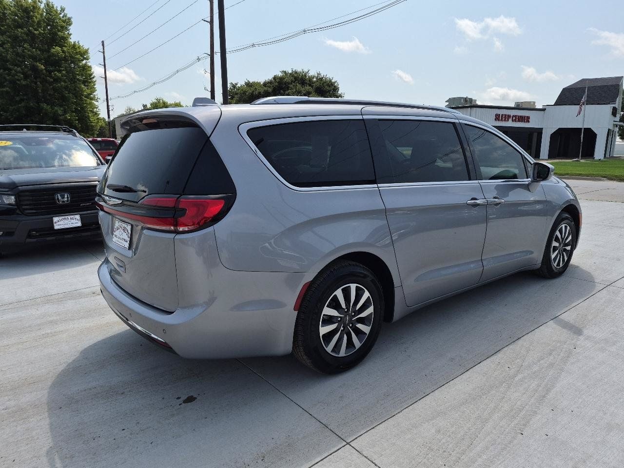 Used 2021 Chrysler Pacifica Touring-L FWD image 6