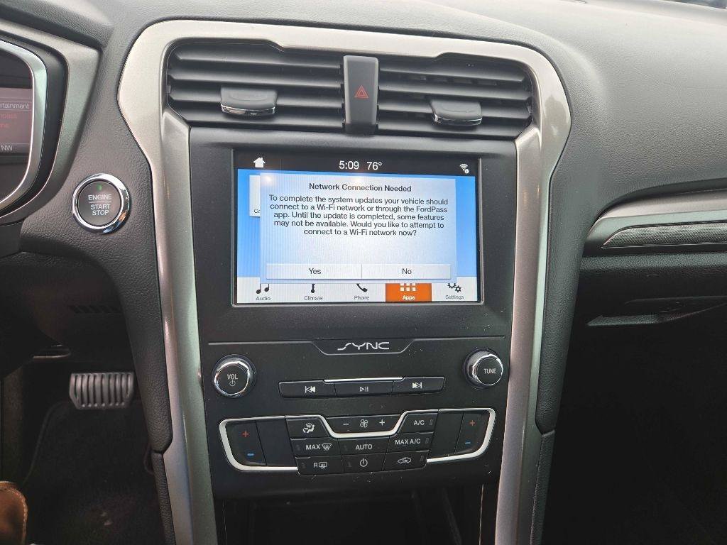 Used 2019 Ford Fusion SE FWD image 18
