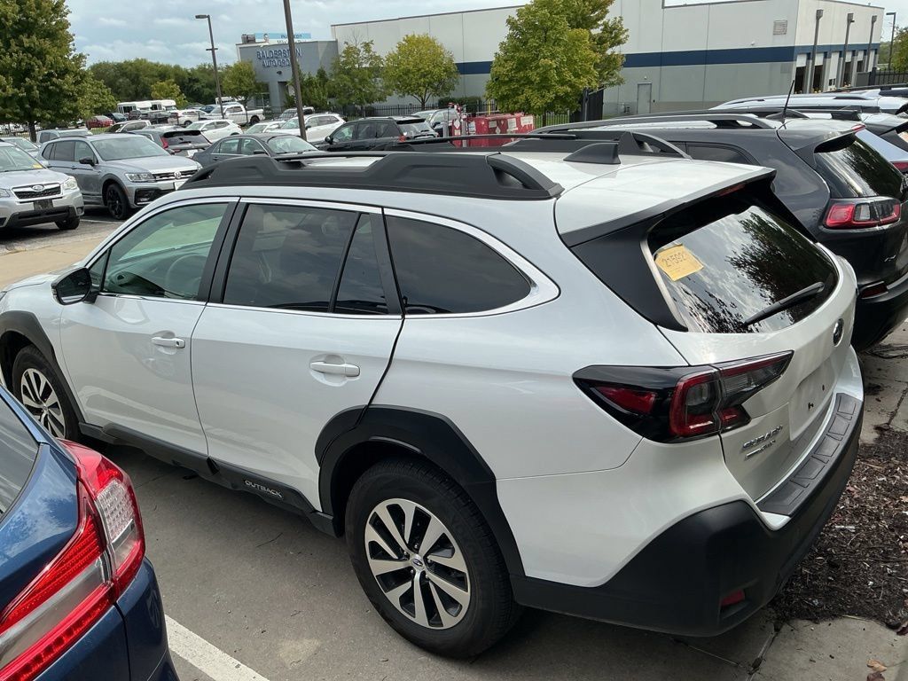 Certified 2025 Subaru Outback Premium AWD/4WD image 6