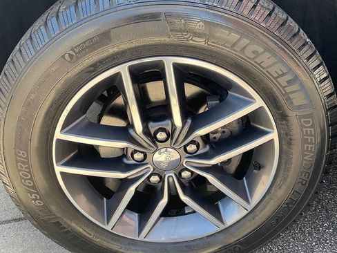 Used 2018 Jeep Grand Cherokee Limited AWD/4WD image 5
