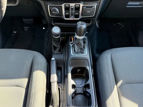 Used 2021 Jeep Gladiator Sport AWD/4WD image 24