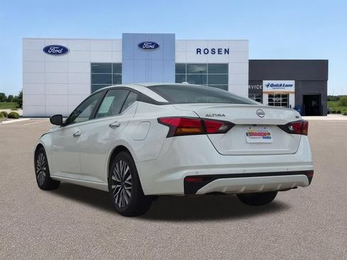 Used 2024 Nissan Altima 2.5 SV FWD image 5