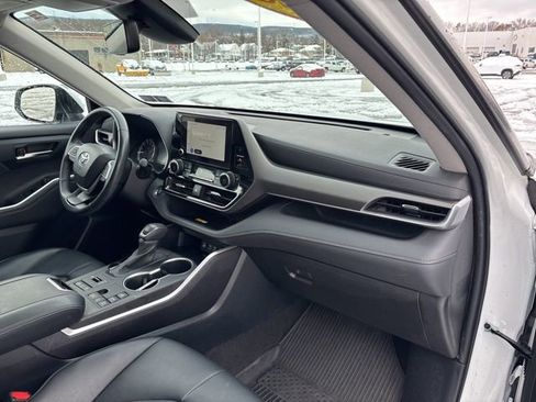 Certified 2023 Toyota Highlander XLE image 12
