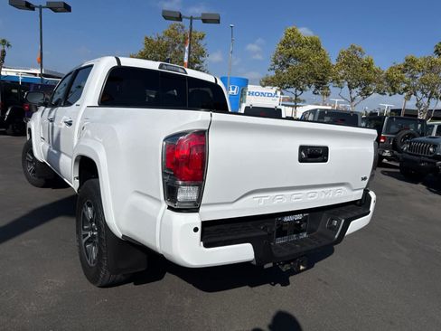 Used 2017 Toyota Tacoma Limited w/ Tow Package AWD/4WD image 19
