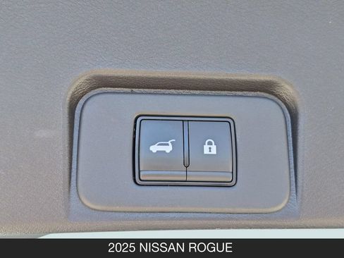 Used 2025 Nissan Rogue SV FWD image 24