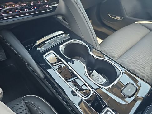 Used 2021 Buick Envision Essence w/ Technology Package I FWD image 19