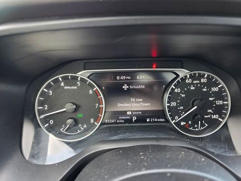 Used 2023 Nissan Rogue SV w/ SV Premium B Package image 16