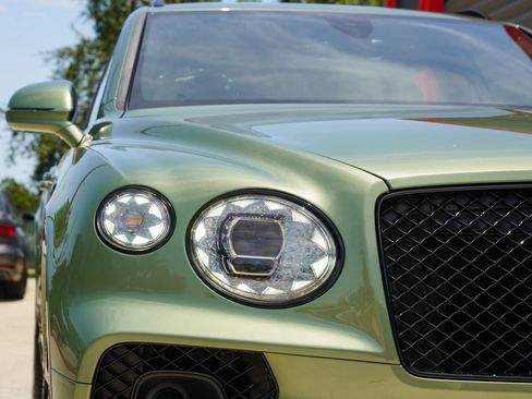 Used 2022 Bentley Bentayga AWD/4WD image 14