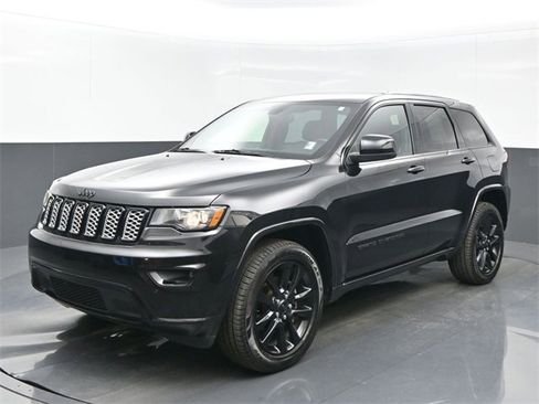 Used 2019 Jeep Grand Cherokee Altitude image 1