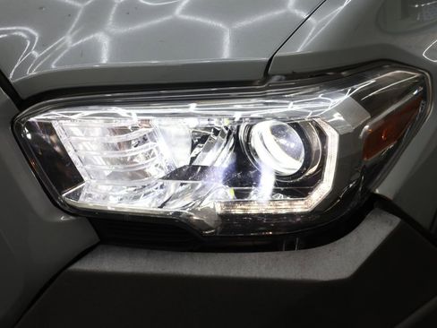 Used 2019 Toyota Tacoma TRD Off-Road image 26