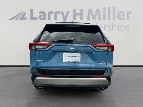 Used 2022 Toyota RAV4 SE w/ Convenience Package image 4